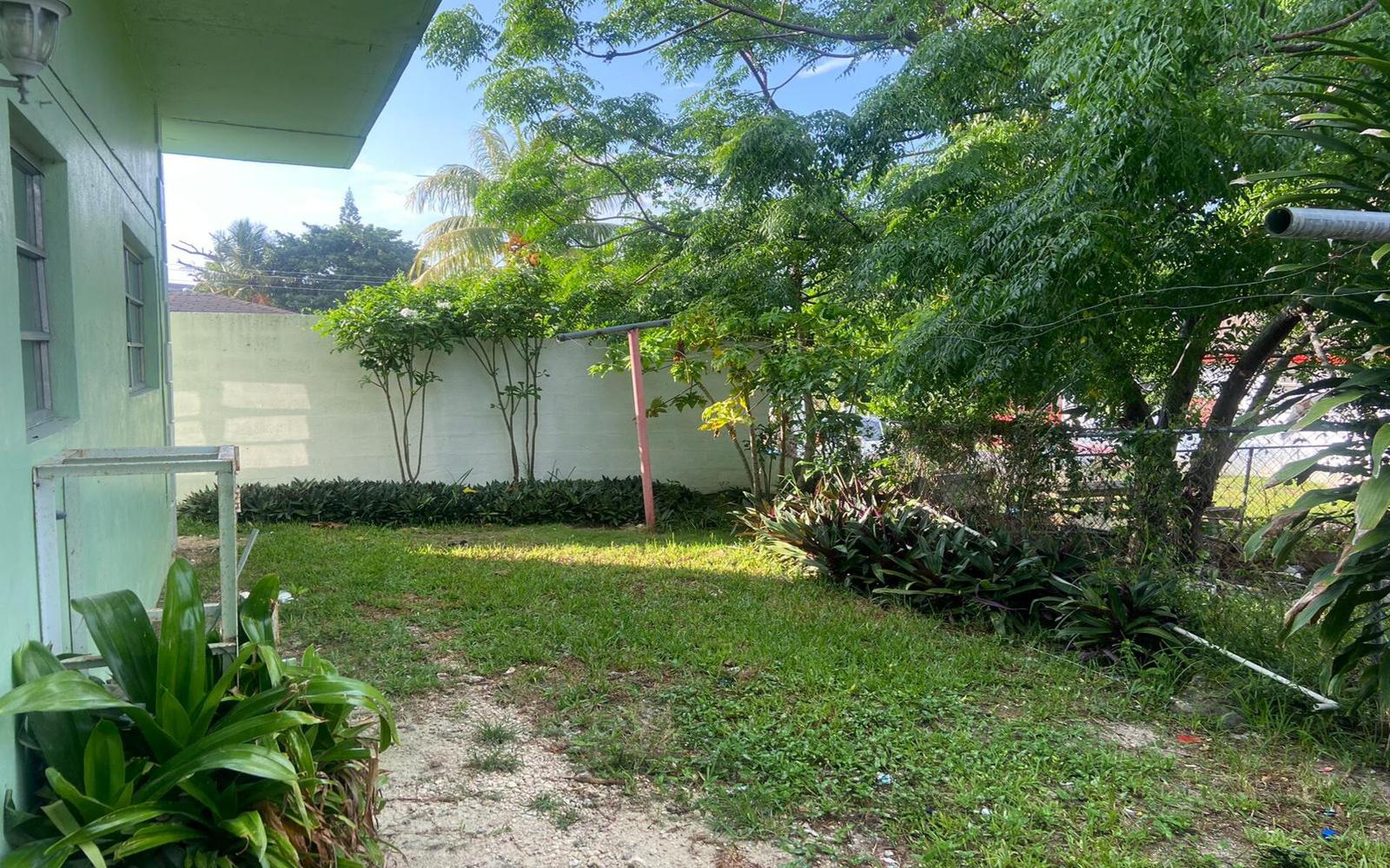 6 Bedroom Triplex for Sale in Soldier Road, Bahamas — photo 4