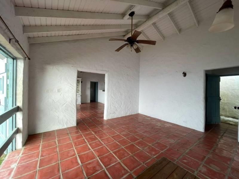 3 Bedroom 2 bathroom - Luck Hill — photo 2
