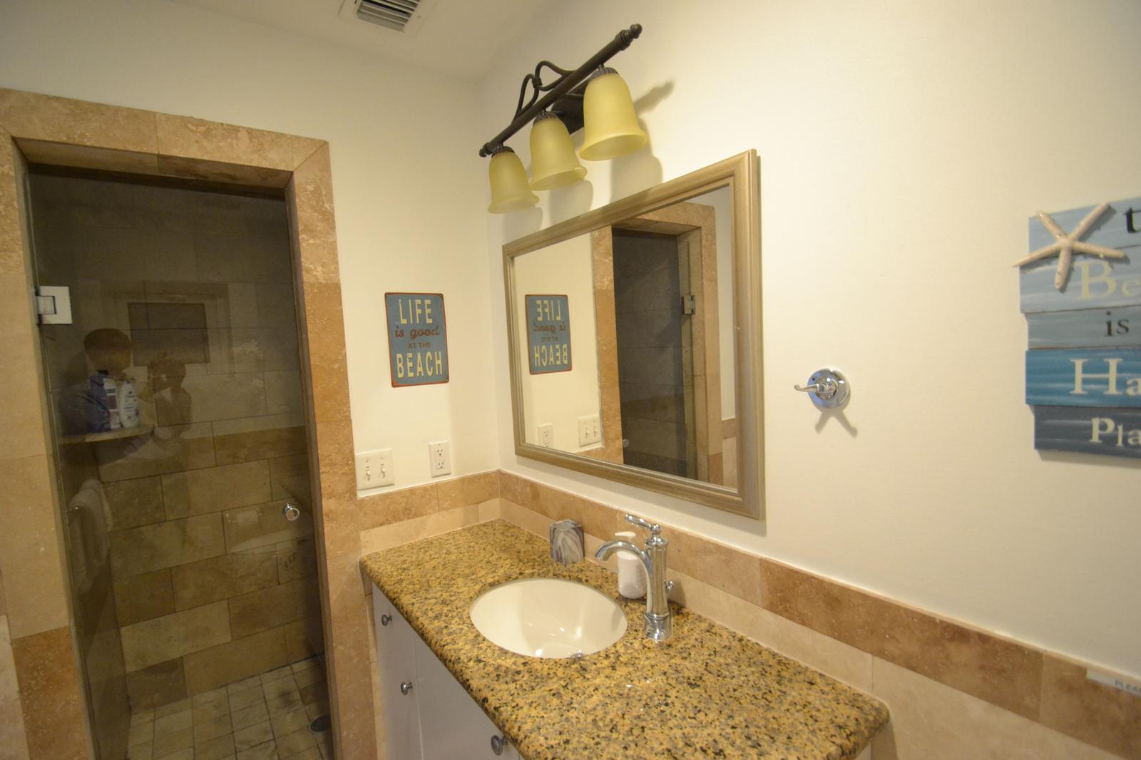 1 Bedroom Suite 5204 for Sale, La Vista Azul, Turtle Cove, Providenciales, Turks & Caicos — photo 4