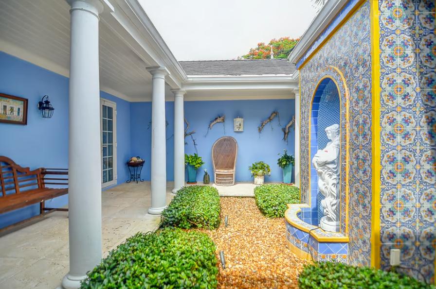 A Little Southern Comfort at Nassau, New Providence, Bahamas — photo 4
