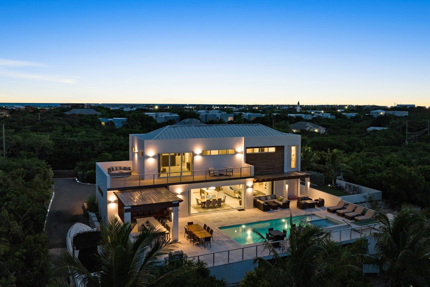 4 bedroom property for sale 
— Gecko Court 10 4BR Oceanview Villa at Turks and Caicos Islands. — photo 2