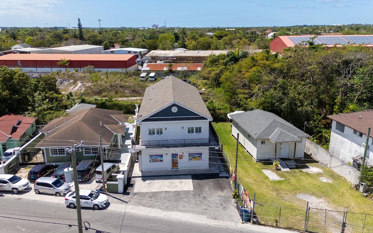 9 Bedroom Commercial Property for Sale — photo 1