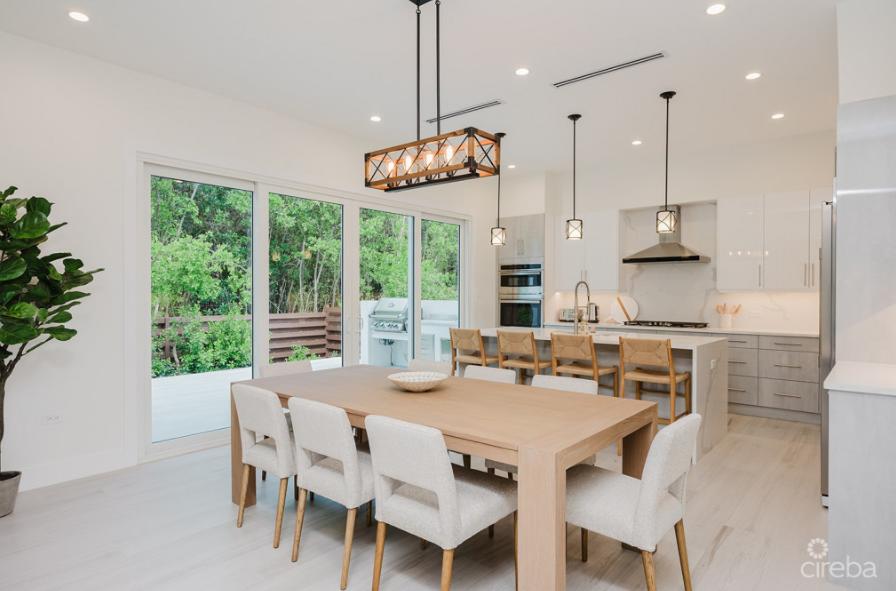 5 bedroom property for sale — photo 3