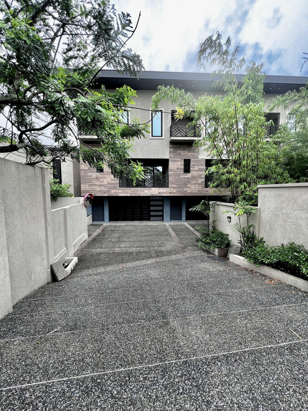 Tri-Level Townhouse - St. Joseph Village, San Fernando — photo 2
