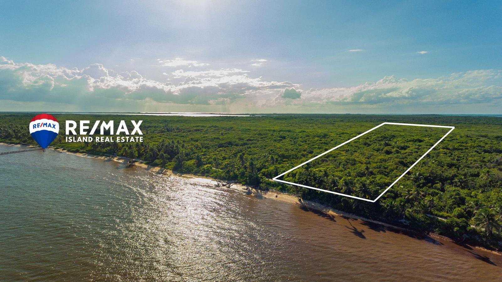 Massive Beachfront Property for Sale in Punta Azul | Ambergris Caye Real Estate — photo 1