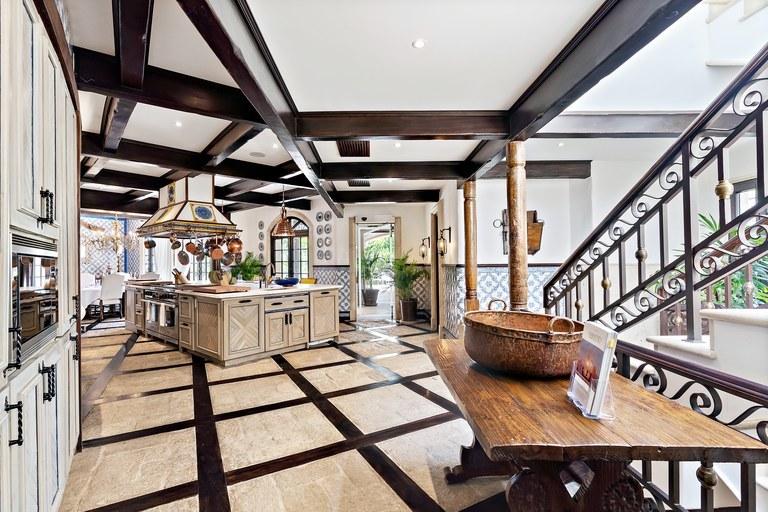 7 Bedroom Luxury Beachfront Villa for Sale, Las Catalinas, Guanacaste, Costa Rica — photo 2