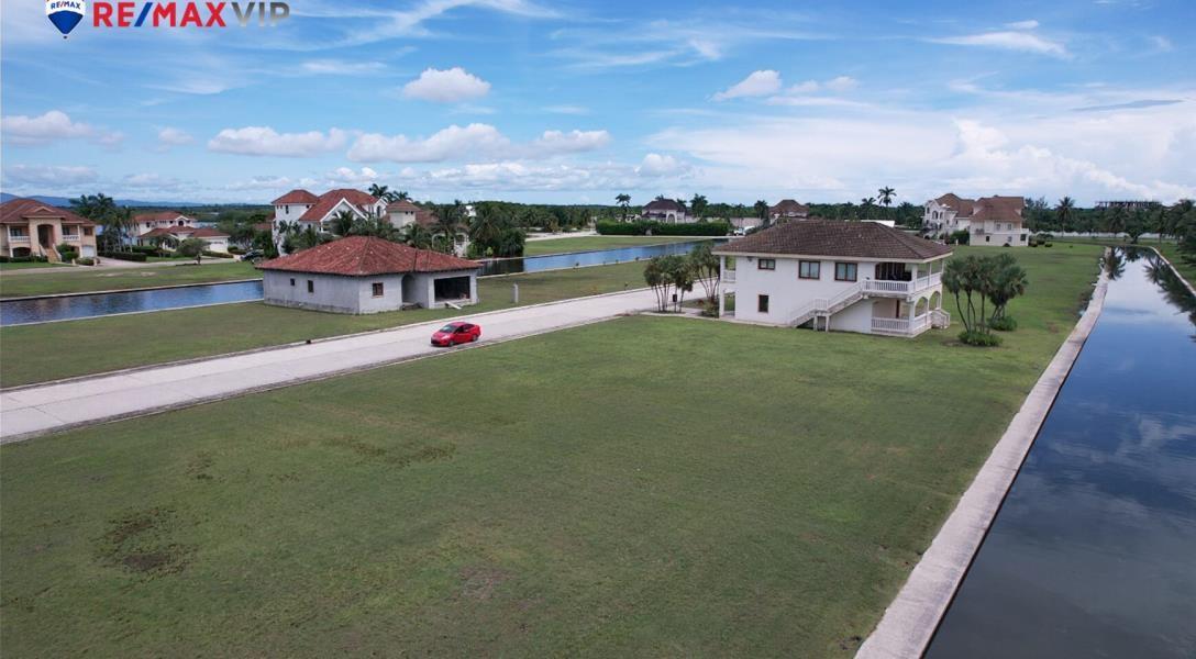 Stunning Canal Lot with Ocean and Mountain Views — photo 5