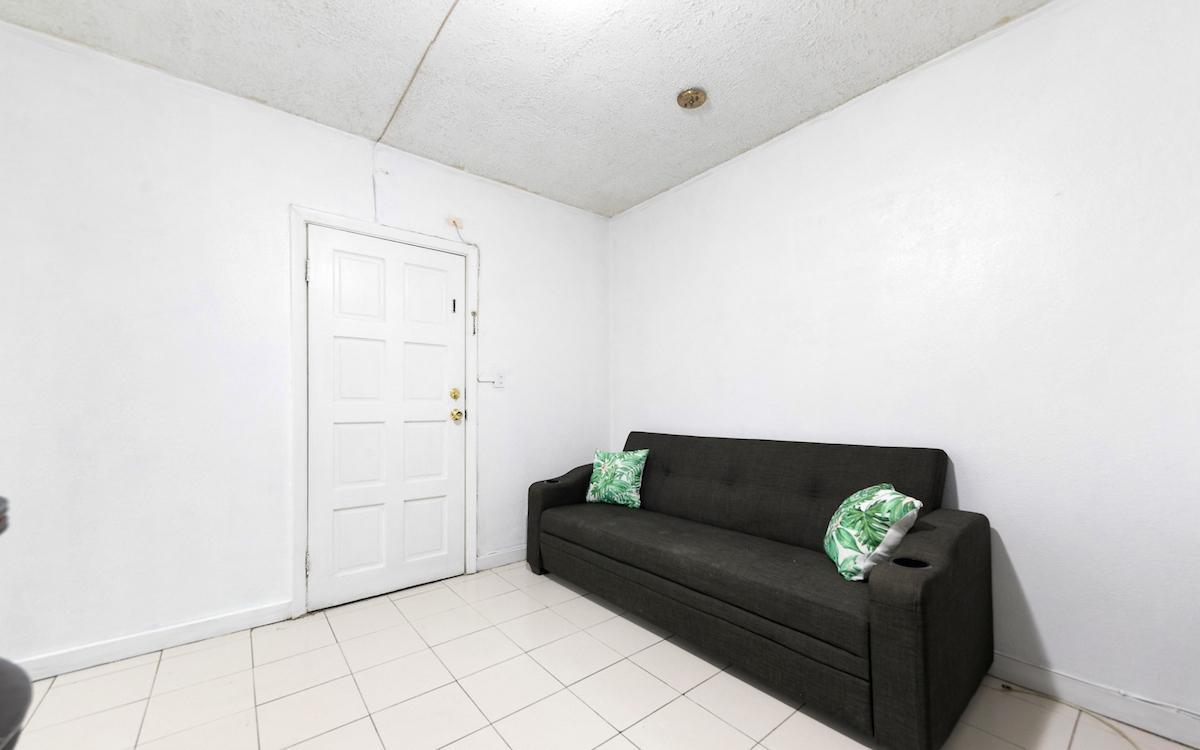 2 bedroom Apartment for sale — TOWN COURT CONDO — photo 4