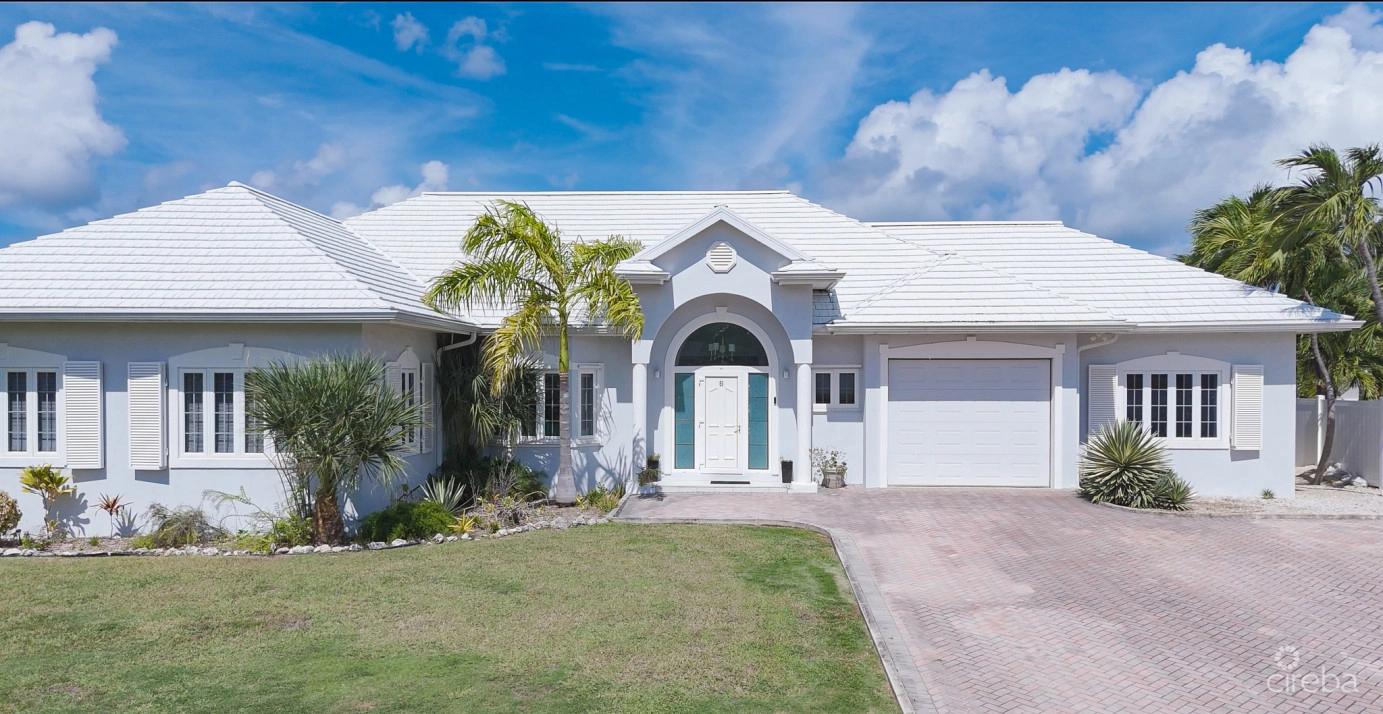 4 bedroom property for sale — Governors Harbour Canal Front Family Home in the Cayman Islands — photo 5
