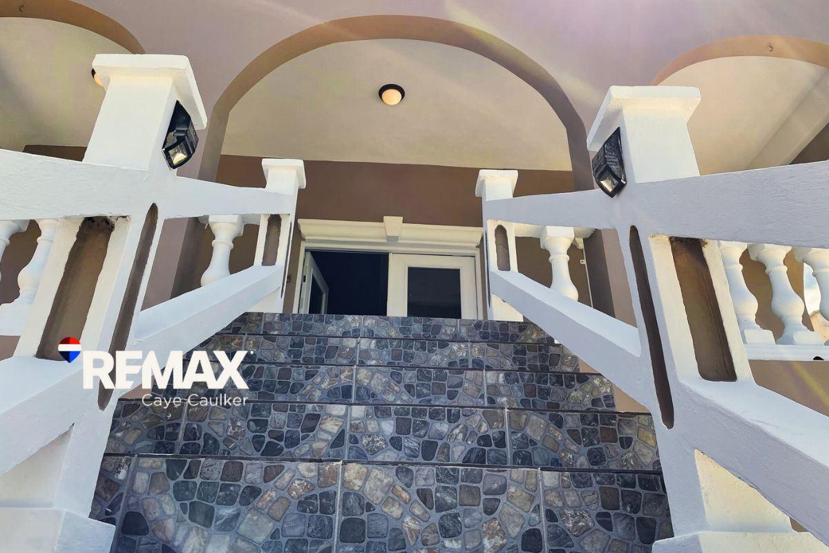 Luxury Caye Caulker House with Two Rental Apartments for Sale — photo 2