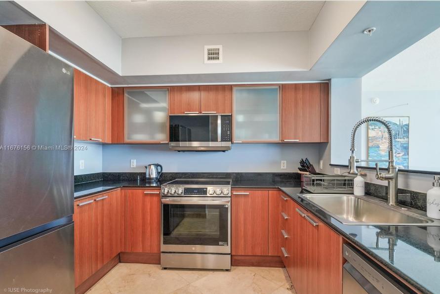 Sunny Isles Beach Beachfront 2BR Condo — photo 5