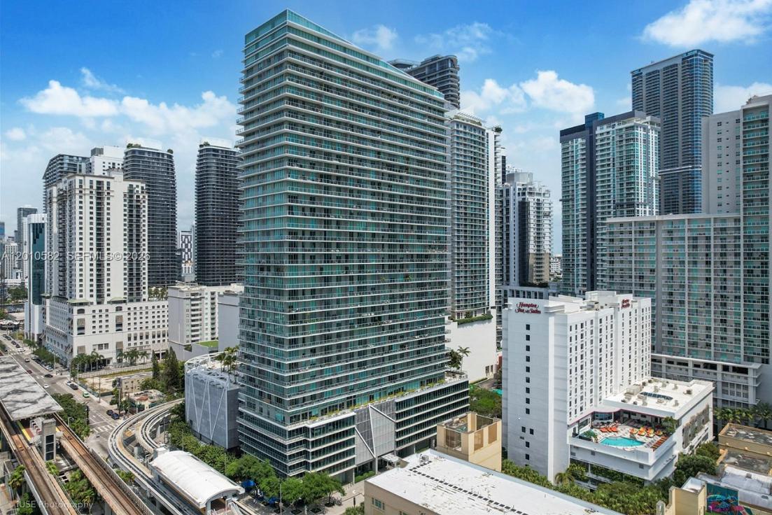 Axis Brickell 2BR Open-Concept Condo — photo 2