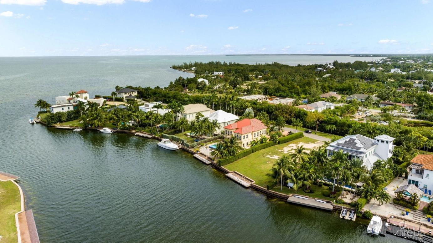 Grand Harbour Waterfront Estate in the Cayman Islands — photo 2