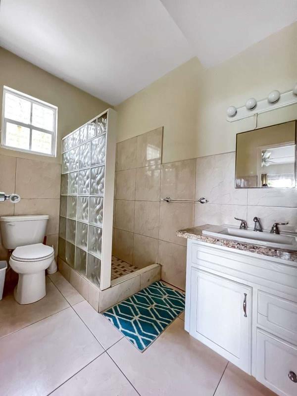 5 bedroom - McNamara Multi Unit — photo 2