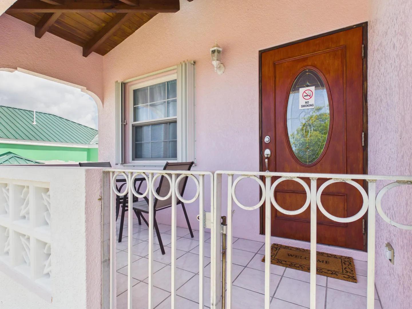 2-Bedroom Apartment with Island Views in Constitution Hill — photo 3