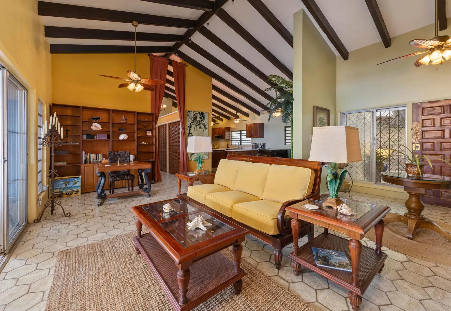 2 Bed 1 Bath Apartment in St. Thomas — photo 4