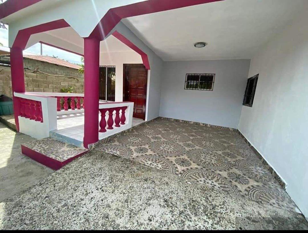 8 bedroom property for sale — photo 1