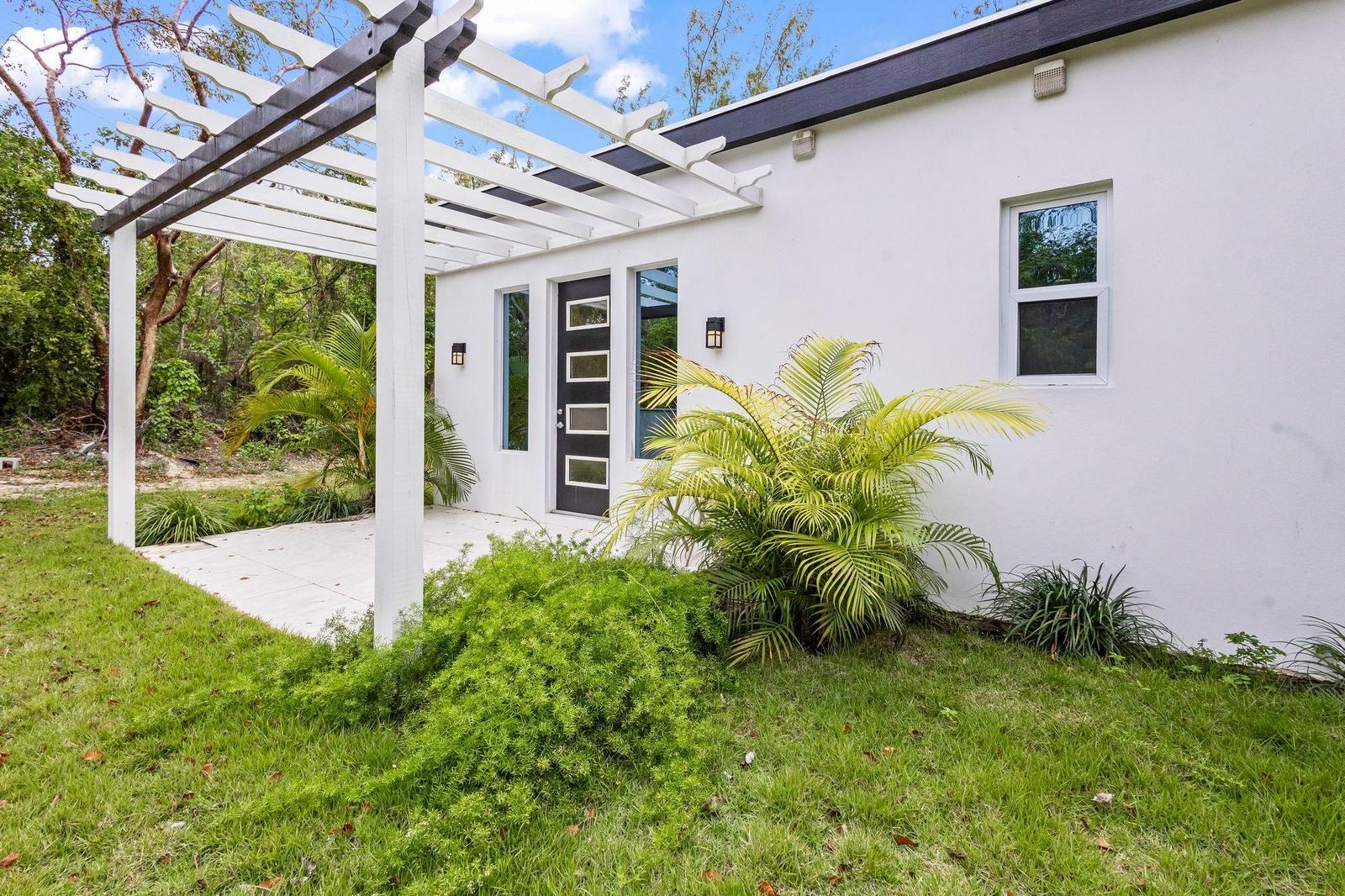 SPLENDID ISOLATION Residence for Sale in Eleuthera, The Bahamas — photo 2
