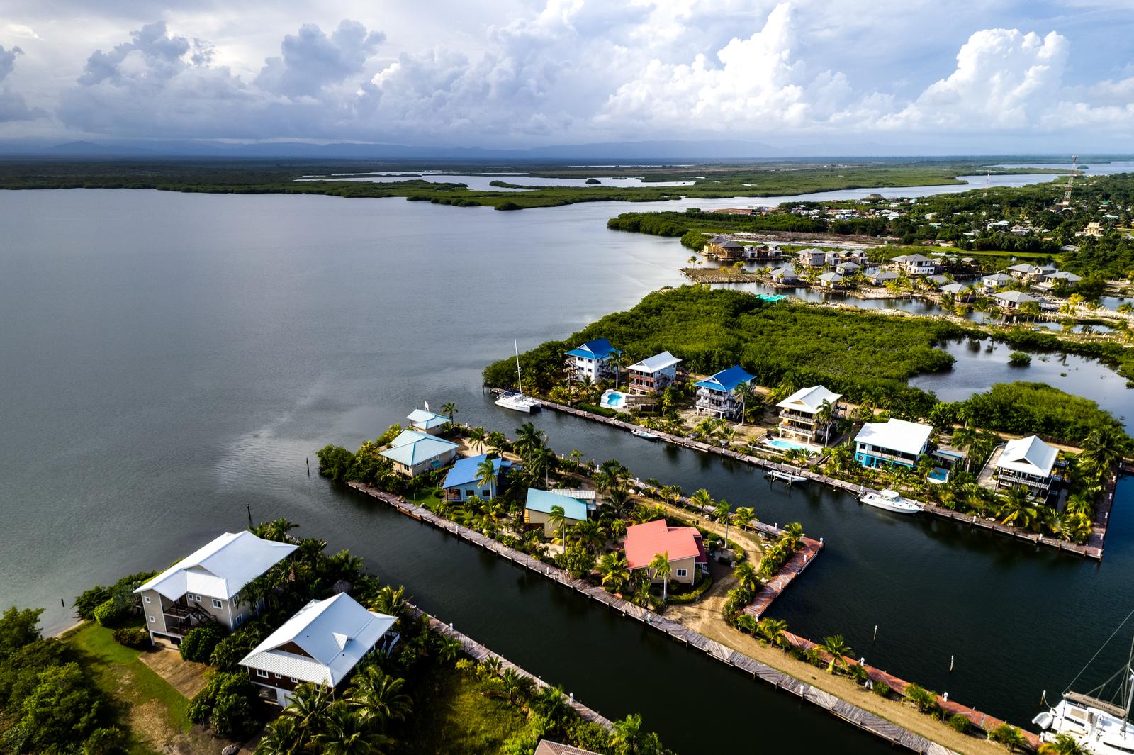 Exquisite Marina Home Priced to sell — photo 2