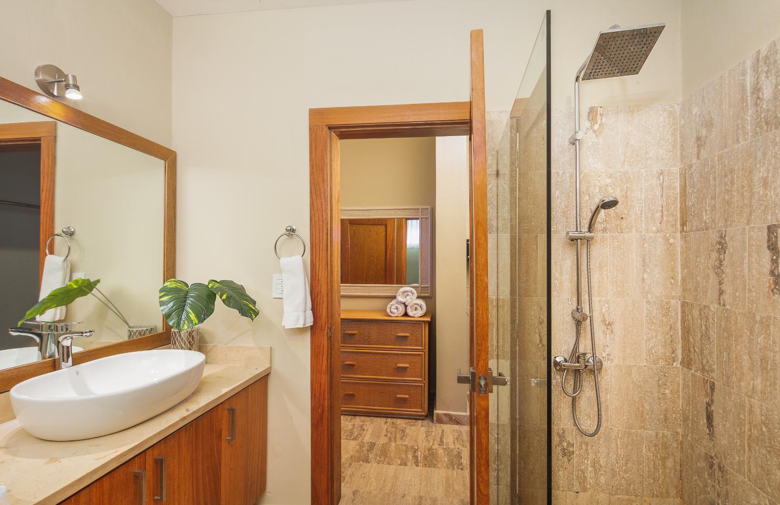 Striking 2 Bedroom In Ocean Front Complex — photo 5