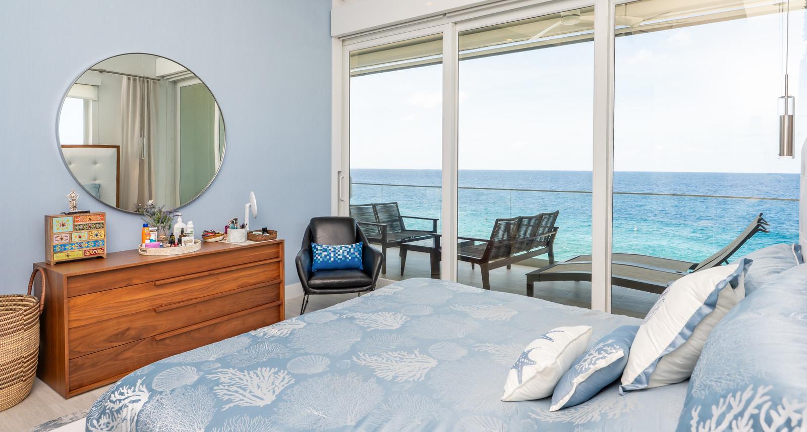 Top Floor Corner Penthouse with Seafront Views in West Bay Beach West, Cayman Islands — photo 1