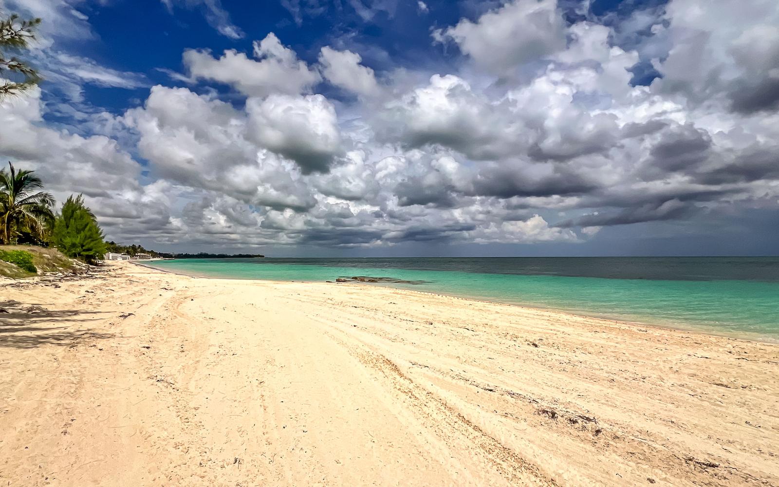 6 Bedroom Oceanfront Home for Sale, Lucaya Beach, Grand Bahama, Bahamas — photo 2