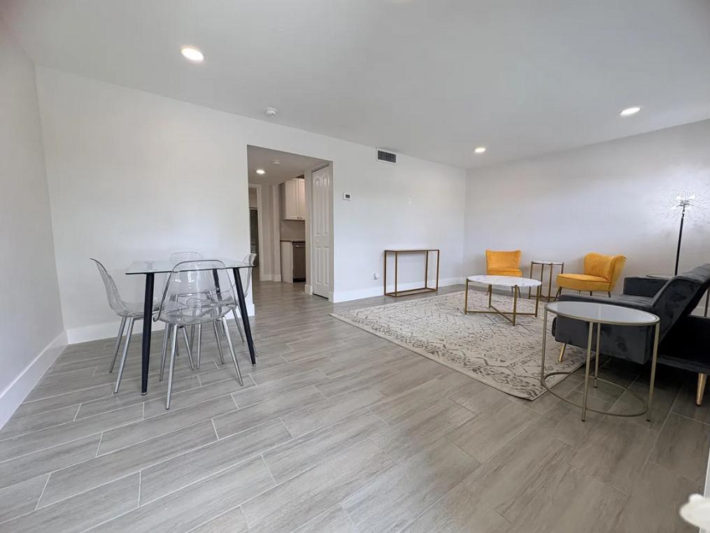 1 bedroom property for sale — Lighthouse Point 1BR Turn Key Condo at 2202 NE 36th St apt 17, Lighthouse Point, Florida, USA — photo 3
