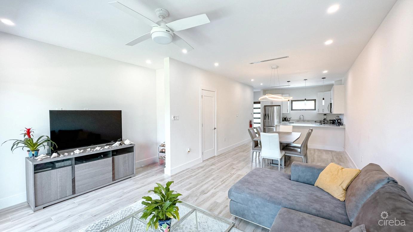 2 bedroom property for sale — The Lagoons 2 Bed Waterfront Townhouse in the Cayman Islands — photo 2