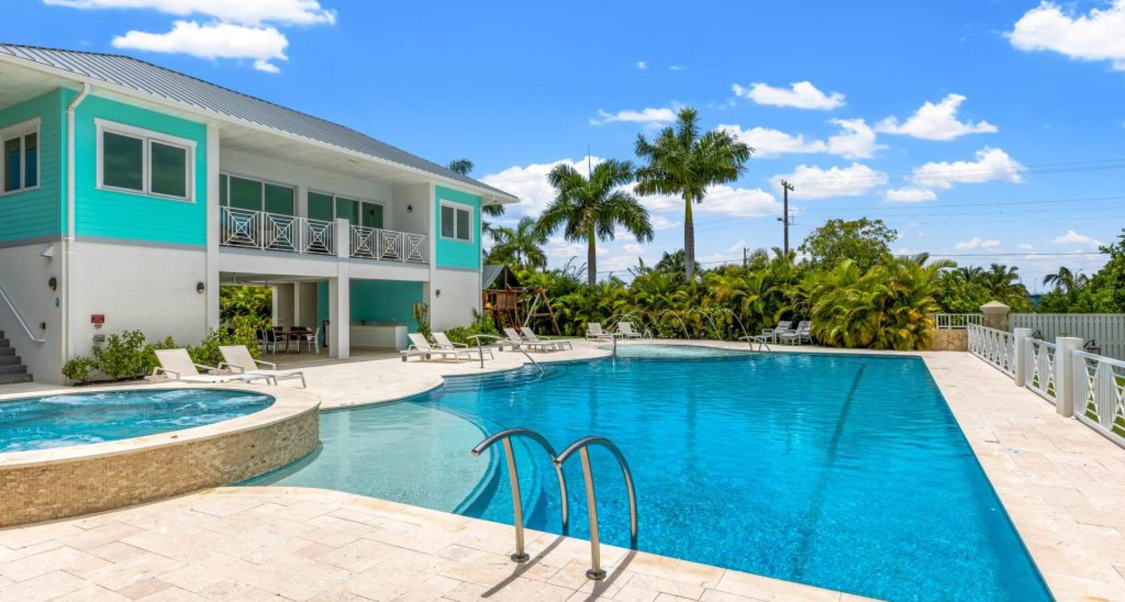 Beautifully Appointed Condo with Garage & Boat Dock — photo 3