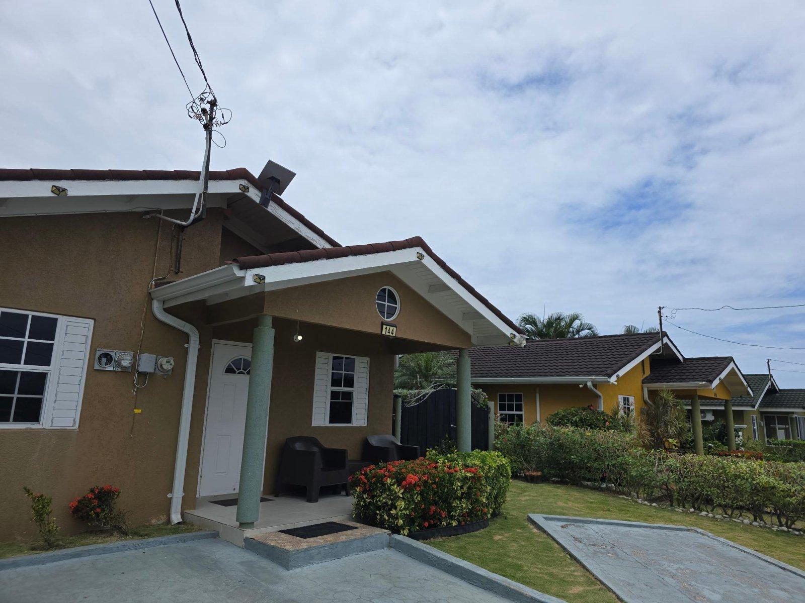 4-bedroom house in Draxhall Country Club, Saint Ann — photo 4
