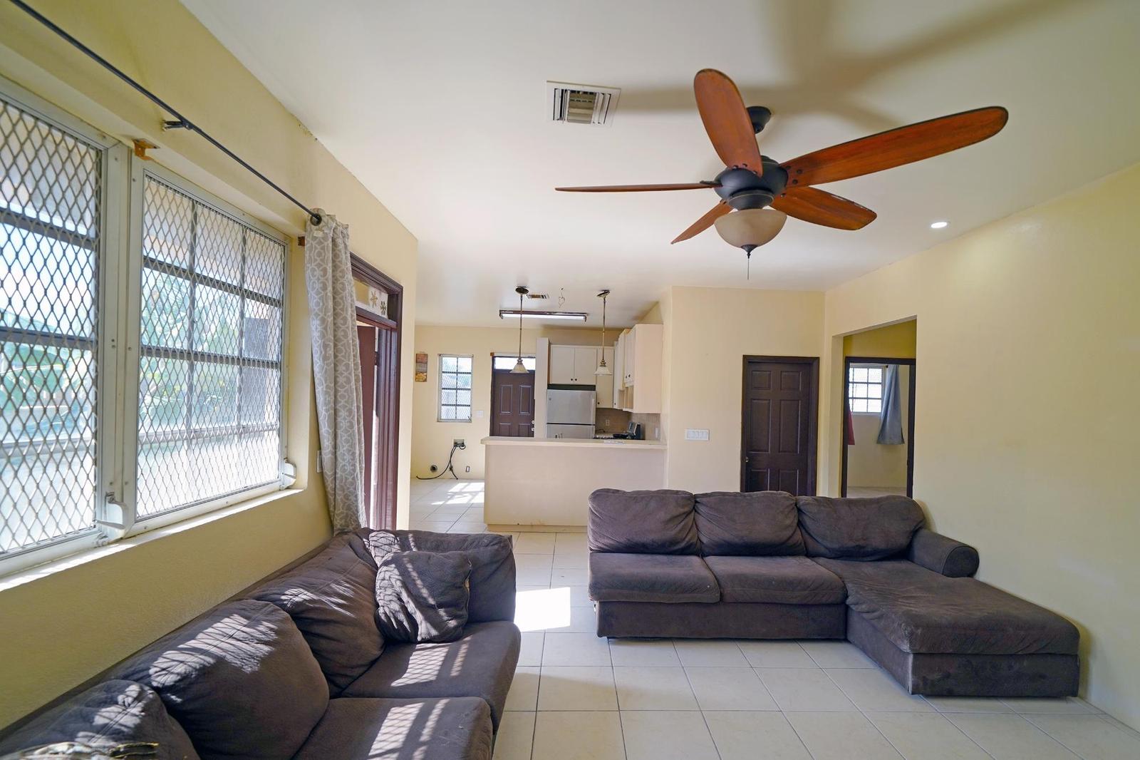 6 bedroom Apartment for sale — photo 3