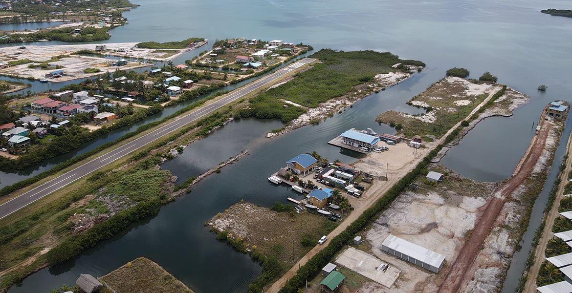 Boater’s Paradise: Prime 0.50 Acre Waterfront Lot in Placencia Harbor — photo 3