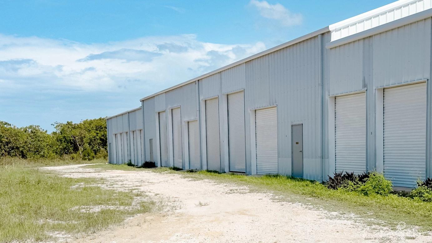 Little Cayman Warehouse (20 Units) And Land Sub-division 13 Lots — photo 3