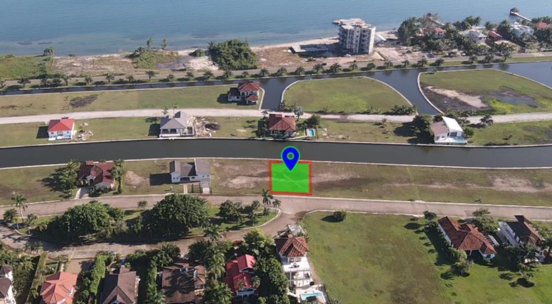 0.2 Acre Canal Lot in Luxurious Gated Community — photo 2