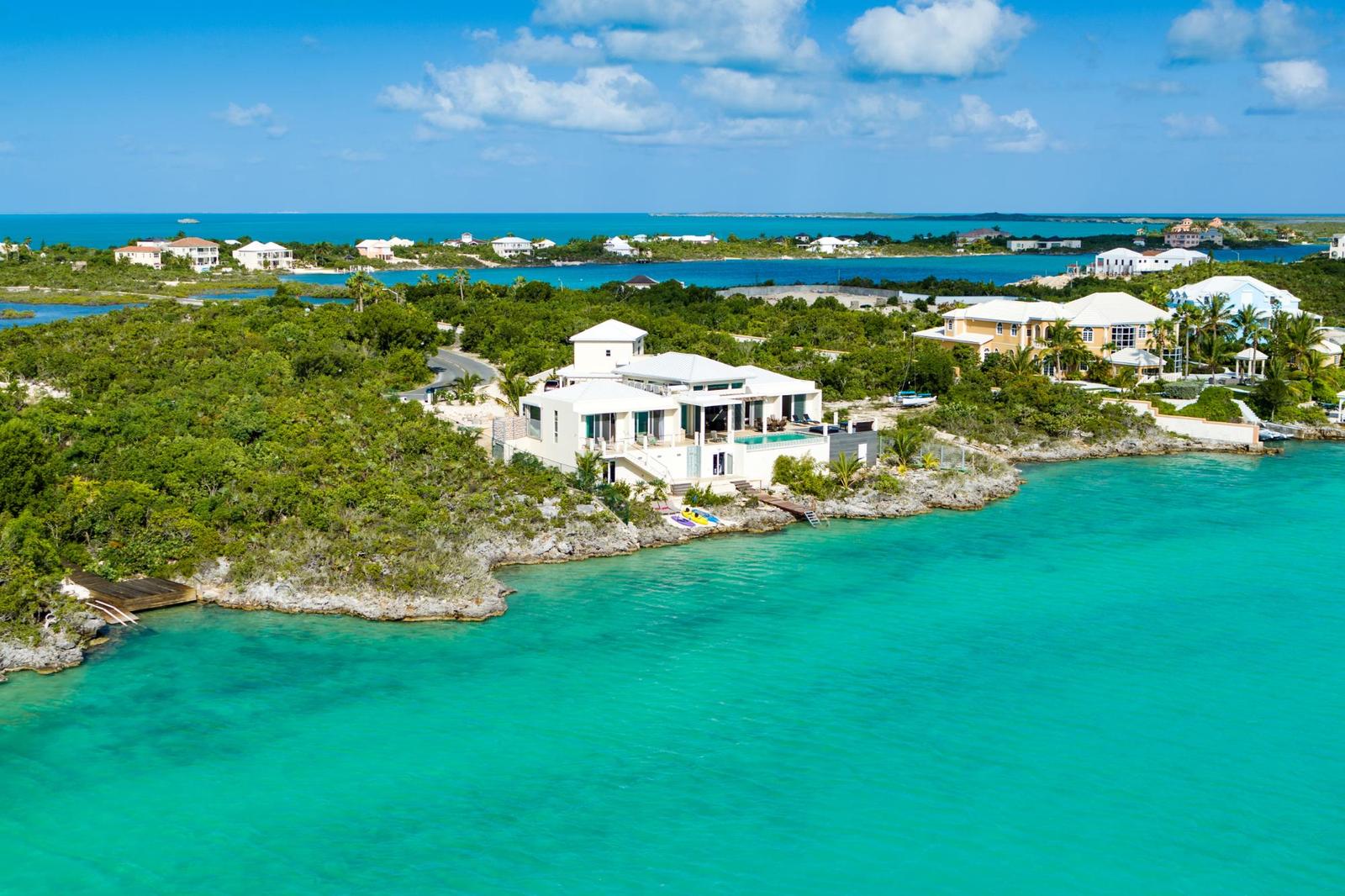 4 Bedroom Villa in Chalk Sound, Providenciales — photo 1