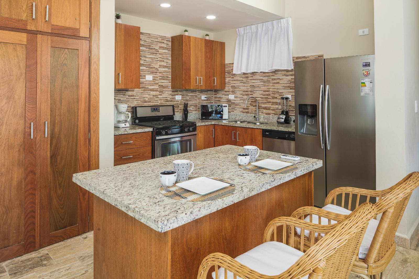 Striking 2 Bedroom In Ocean Front Complex — photo 3