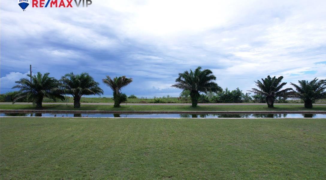 Stunning Canal Lot with Ocean and Mountain Views — photo 4