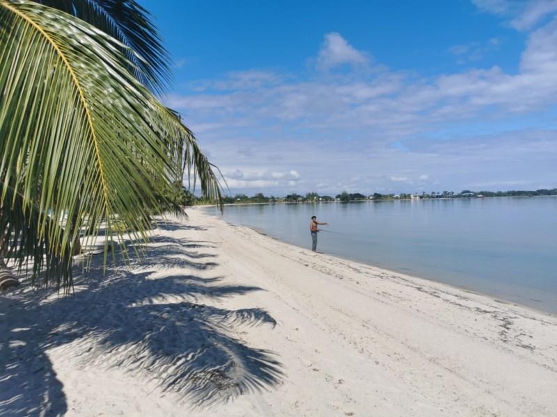 Beachfront Lot in the heart of Placencia Village — photo 2