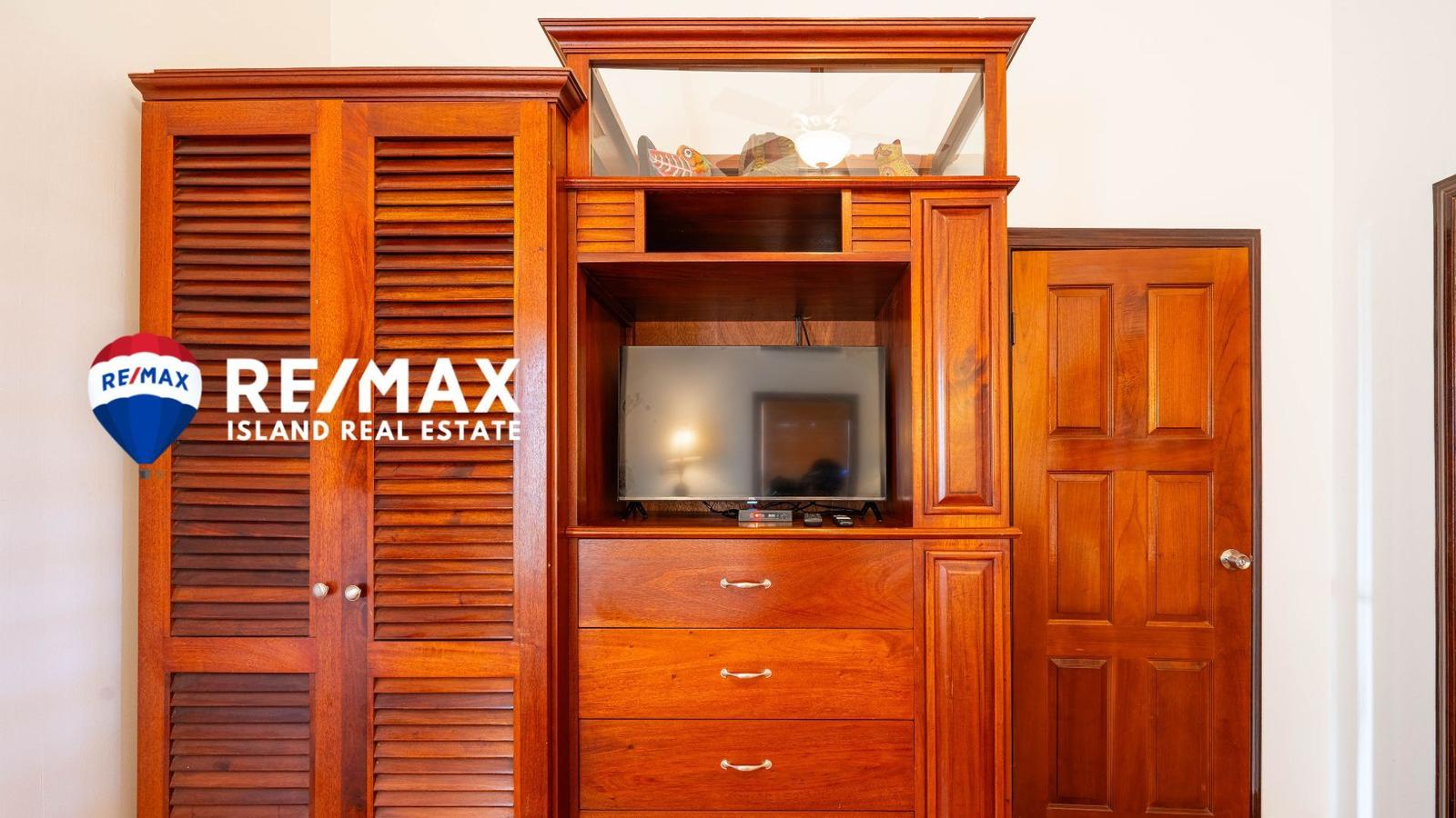 1-Bedroom Beachfront Condo in Ambergris Caye – Stunning Views & Prime Location! — photo 5