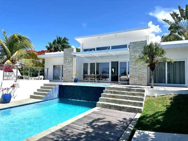 Space And Privacy Are The Perfect Definition For This Beautiful Home — photo 1