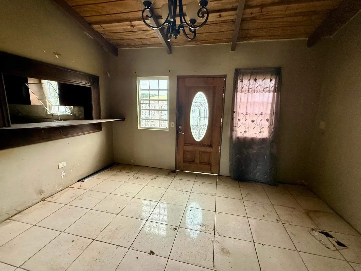 5 Bed, 3 Bath Fixer Upper in Estate Glynn — photo 3