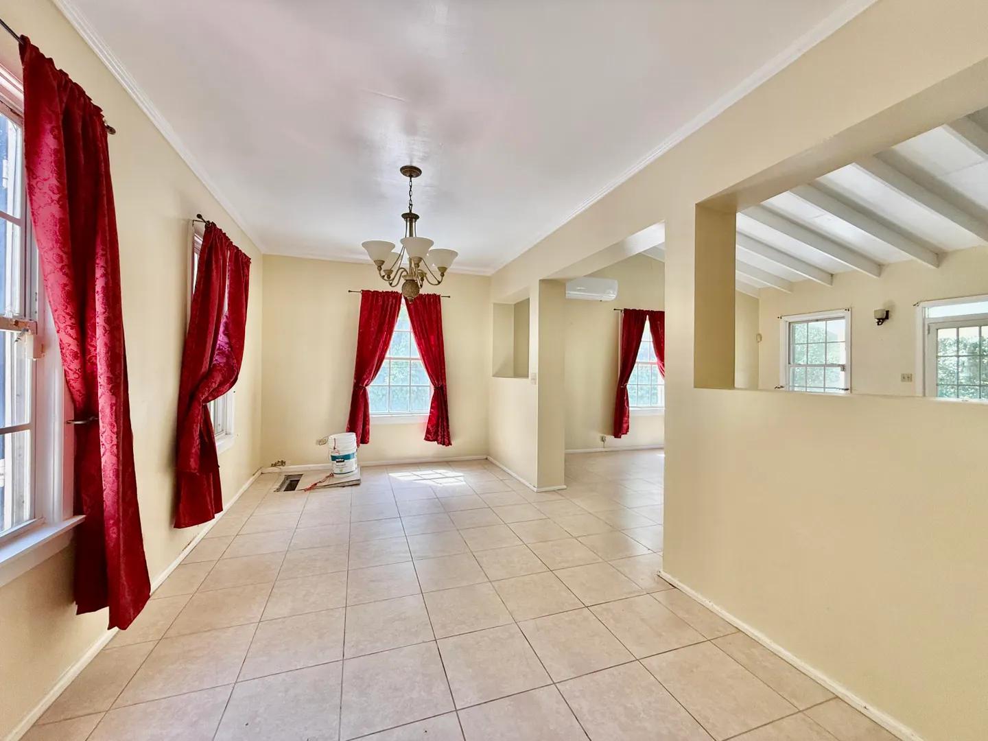 3 Bed, 2 Bath House in Frenchmans Bay — photo 4