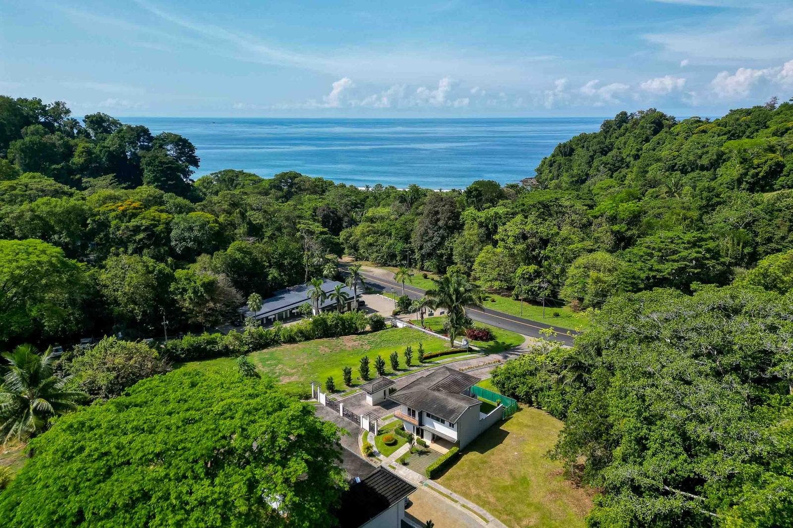 Walk to the Beach in Hermosa Villas! — photo 1