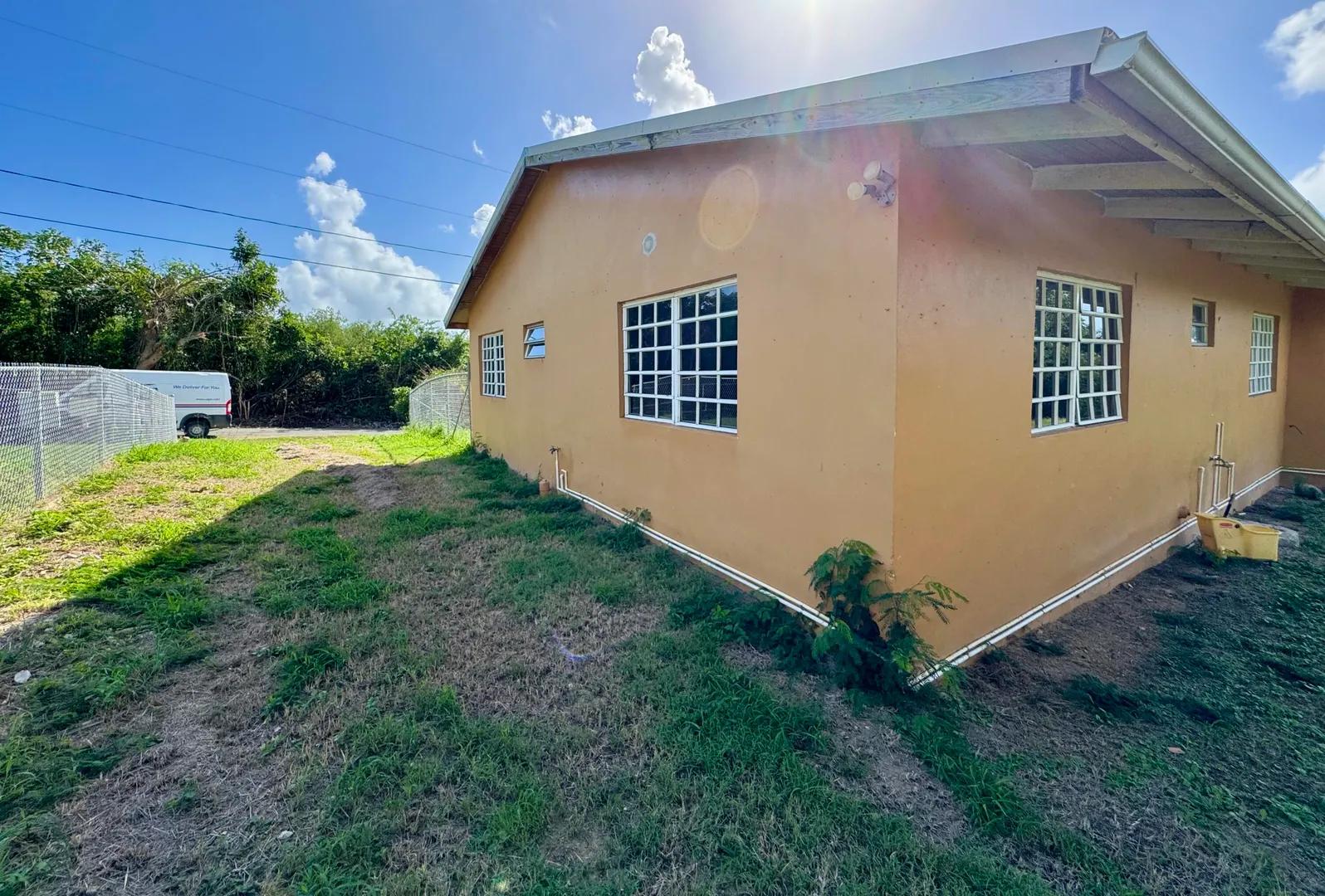 4 Bed, 2 Bath House in West End — photo 5