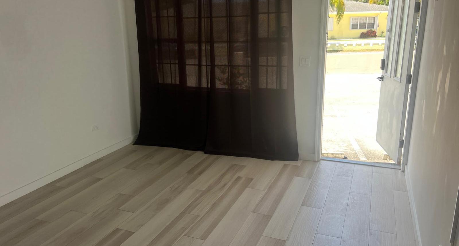1-bedroom apartment in South Sound, Cayman Islands — photo 3