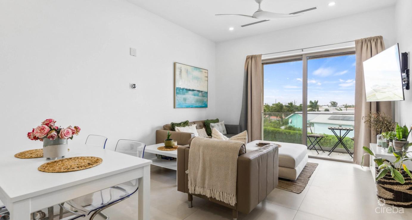 Rare Oversized 1-bed + Den Condo for Sale in Harbour Walk Residences — photo 2