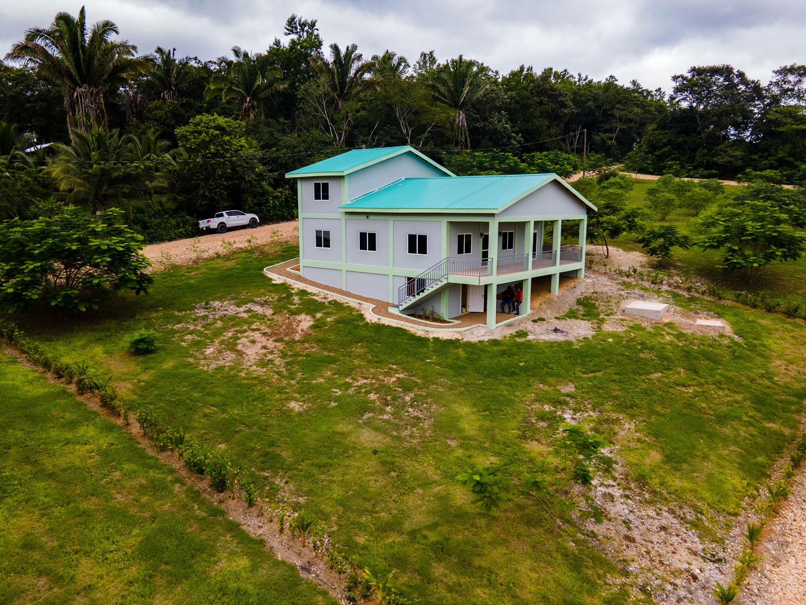 Newly Built Home with Pool, Fruit Trees, and Stunning Views in Bullet Tree Falls — photo 1