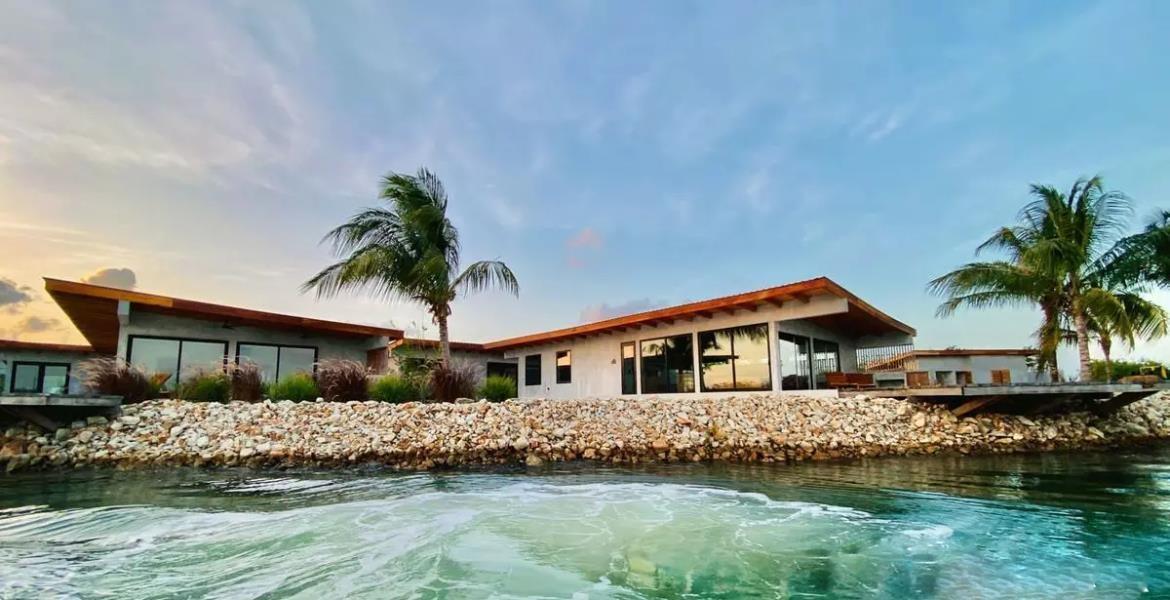 Canal-Front Home in Luxurious Marina Community — photo 4