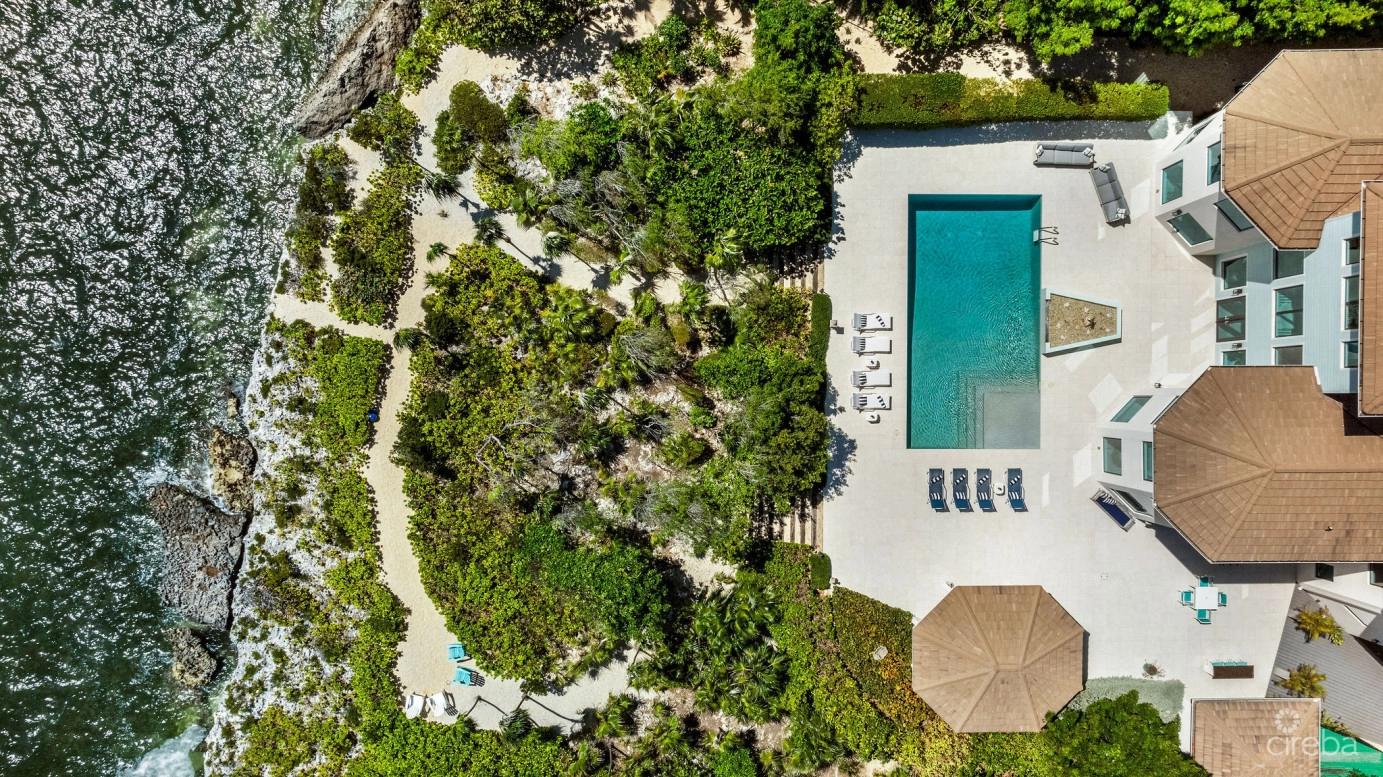 8 bedroom property for sale — Chiaro Di Luna, A Luxury Ocean Front Estate In Vista Del Mar in the Cayman Islands — photo 2