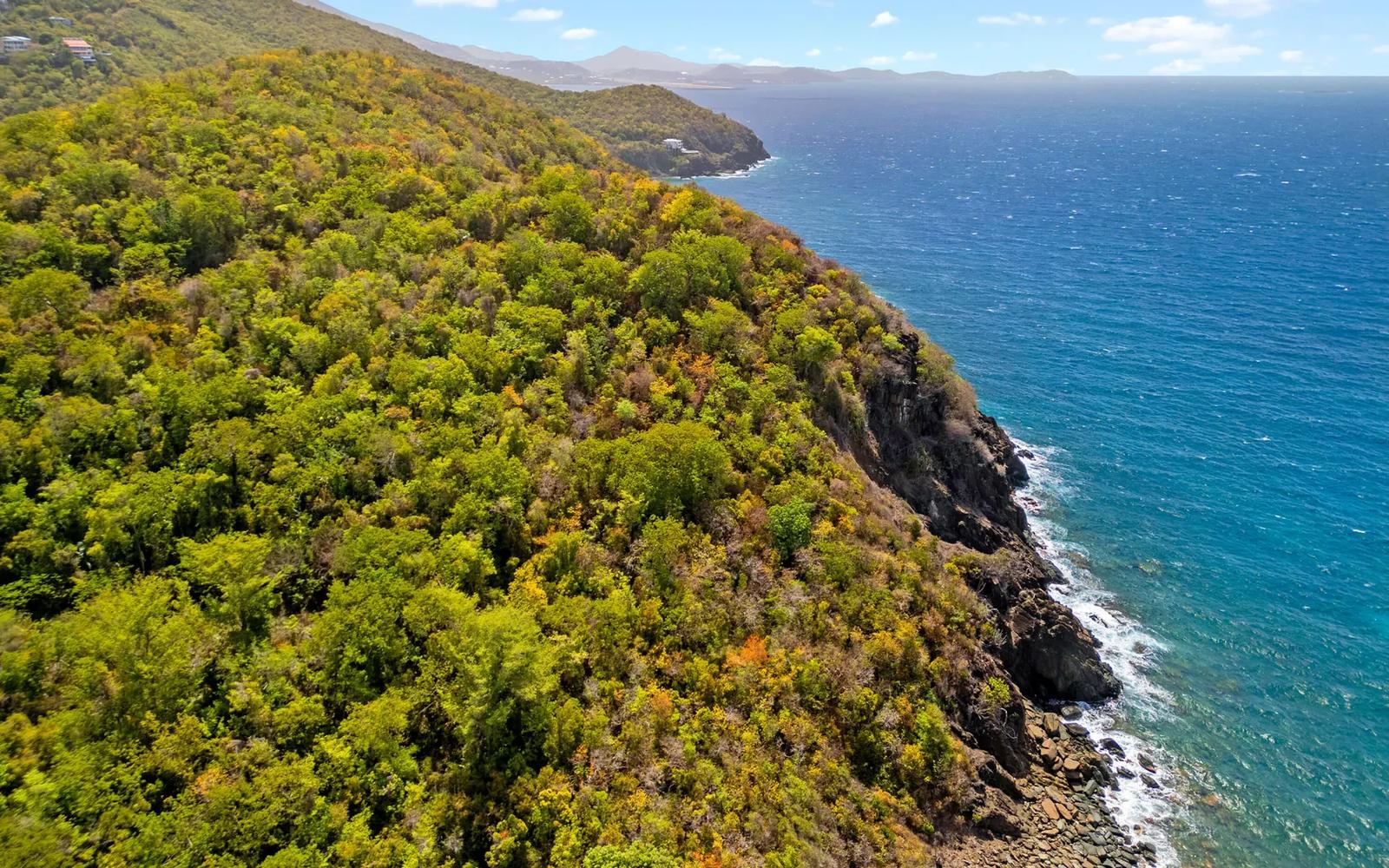 4 Beds 3 Baths 2,300 Sqft Home in St. Thomas — photo 1